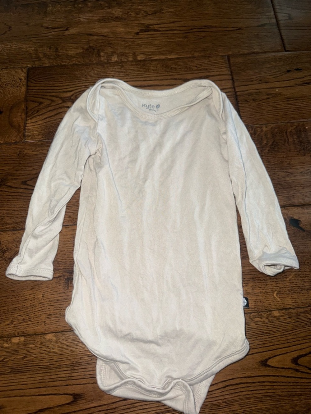 Kyte Baby Bamboo Onesie in Oat Size 18/24 Month